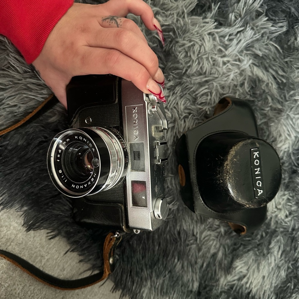 Konica camera good quality comes with everything included in picture .